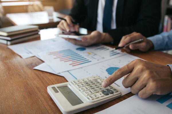 Finanzas para Emprendedores: Controlando el Pulso Económico