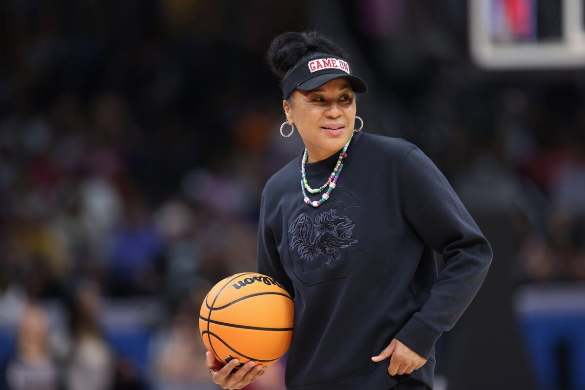 Lo que todo emprendedor puede aprender del estilo de liderazgo de la entrenadora de la NCAA Dawn Staley
