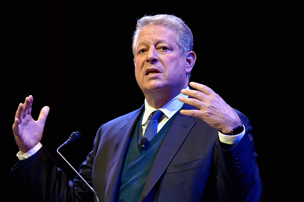 Al Gore critica a las corporaciones y a los políticos, comparando sus promesas sobre la crisis climática con “resoluciones de Año Nuevo”
