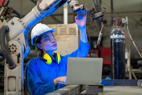 Empresas que contratan empleos de IA: redactor técnico, ingeniero, ventas