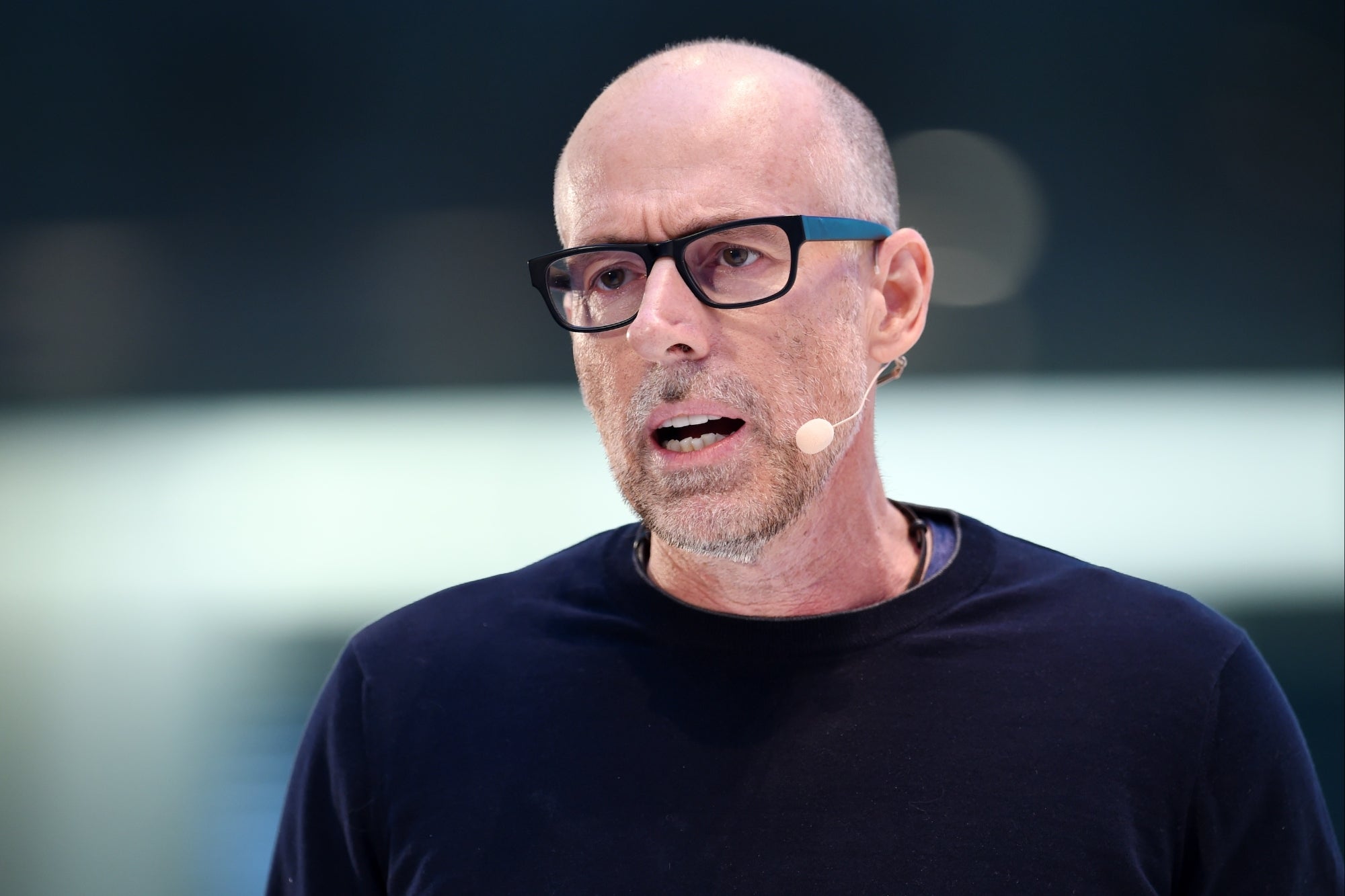 Cómo Scott Galloway de la Universidad de Nueva York utiliza la IA en el trabajo, cómo usted también puede hacerlo