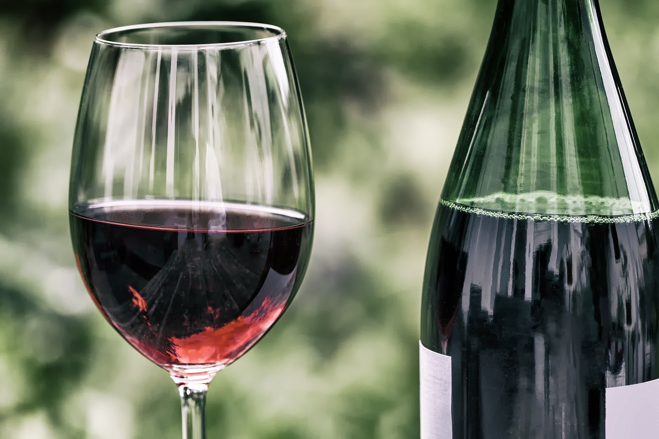 Disfrute de su dinero: invierta en buen vino y whisky