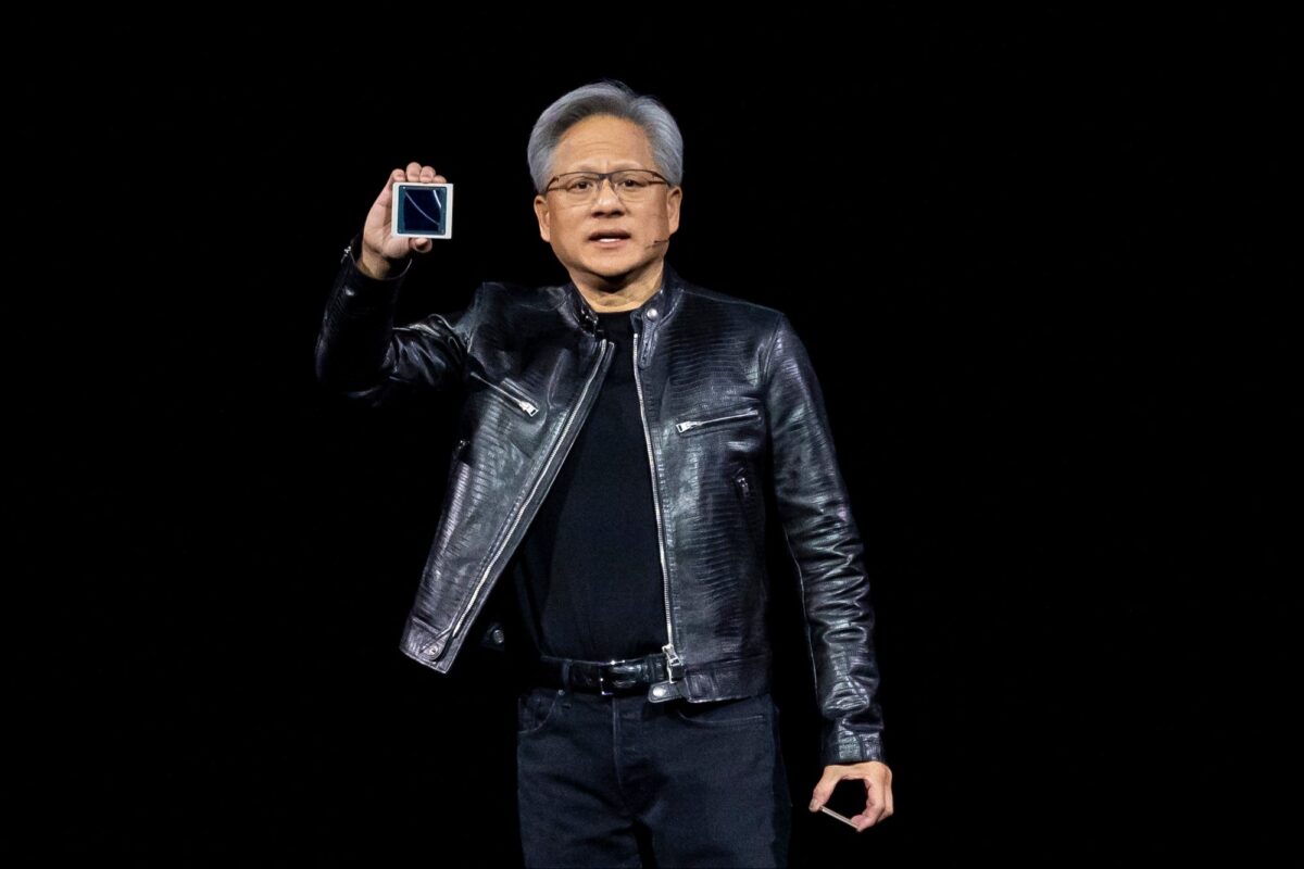 Jensen Huang, director ejecutivo de Nvidia: Se solucionó el defecto de diseño del chip Blackwell AI