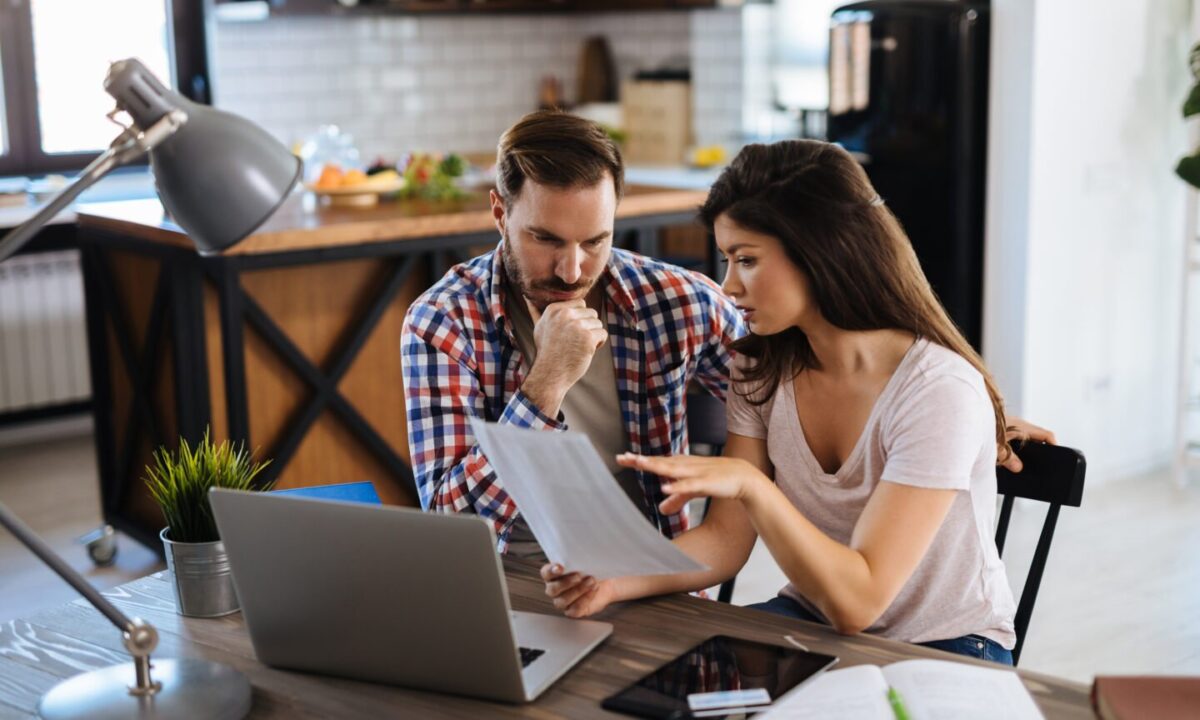 Las tasas hipotecarias semanales aumentan, pero las expectativas a largo plazo son más bajas