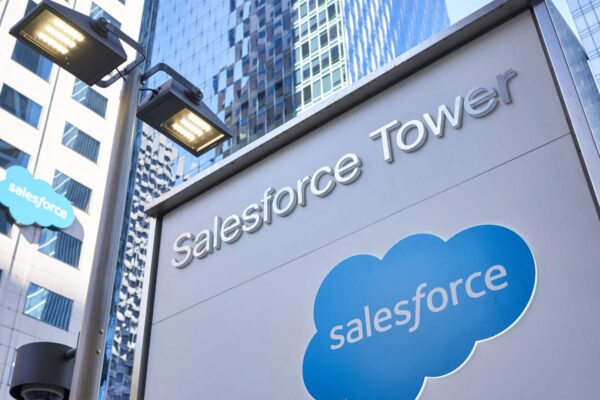 Salesforce cae, mientras suben las especulaciones y las teorías conspirativas