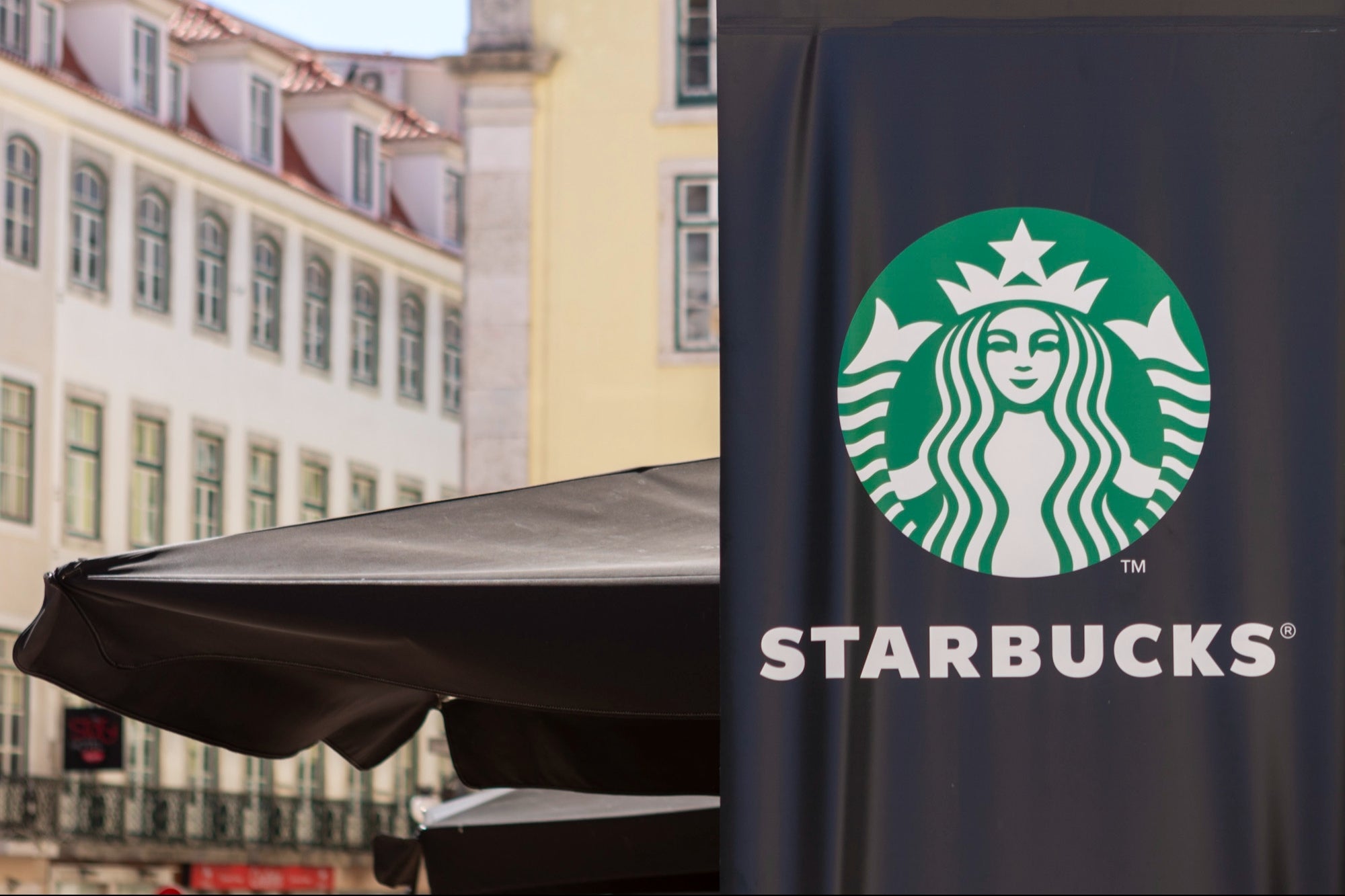 Starbucks simplificará el menú y 'arreglará' los precios tras la caída de las ventas