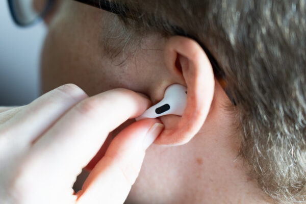 Una mirada más cercana a las nuevas funciones de audífonos de los AirPods Pro