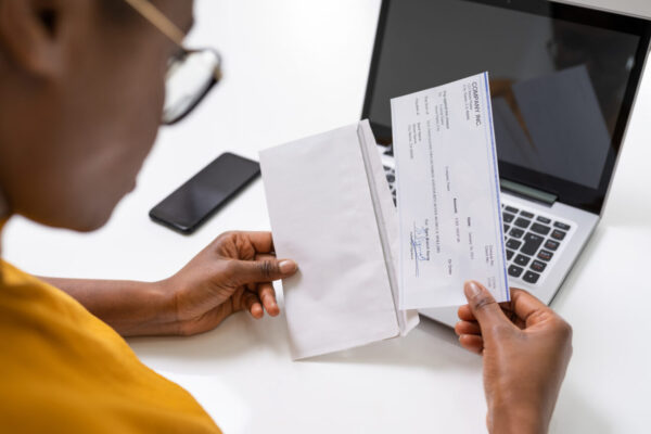 Vivir de cheque en cheque: ¿una dificultad o un buen presupuesto?