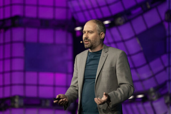 La startup de agentes de IA /dev/agents ha recaudado una enorme ronda inicial de 56 millones de dólares con una valoración de 500 millones de dólares