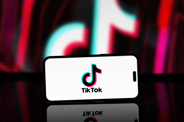 TikTok lanza una herramienta de generación de videos con inteligencia artificial para especialistas en marketing