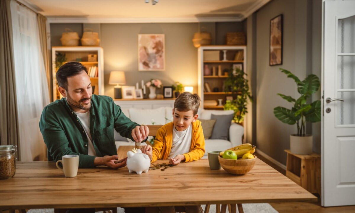 Cuatro formas de alcanzar sus objetivos de ahorro familiar en 2025