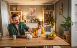 Cuatro formas de alcanzar sus objetivos de ahorro familiar en 2025