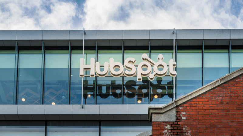 HubSpot adquirirá la plataforma de inteligencia conversacional Frame AI