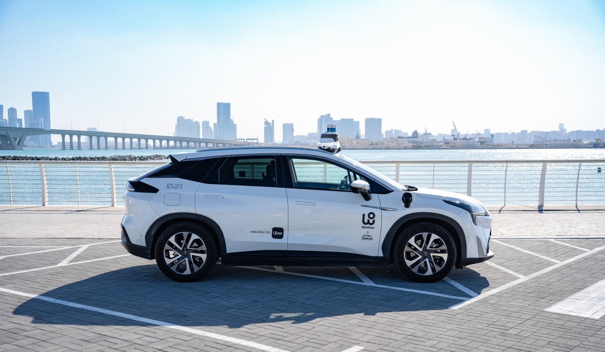 Uber y WeRide lanzan servicio de robotaxi en Abu Dabi
