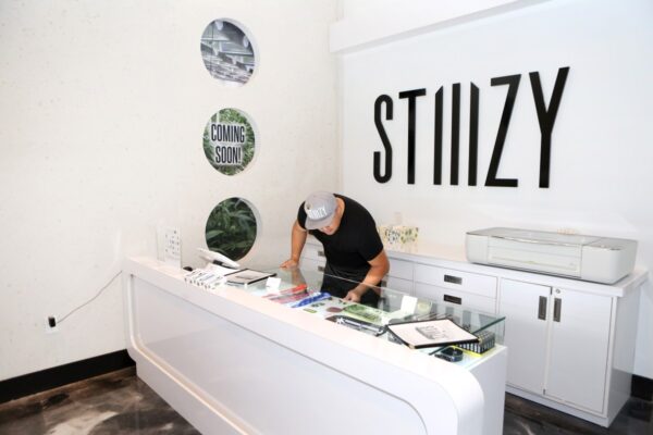 La empresa de cannabis Stiiizy dice que los piratas informáticos accedieron a los documentos de identificación de los clientes