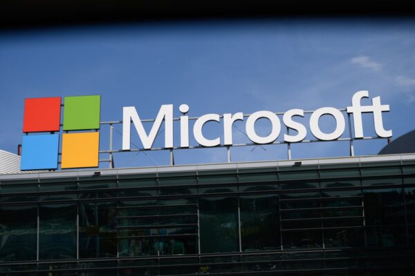 Microsoft acusa a un grupo de desarrollar una herramienta para abusar de su servicio de inteligencia artificial en una nueva demanda