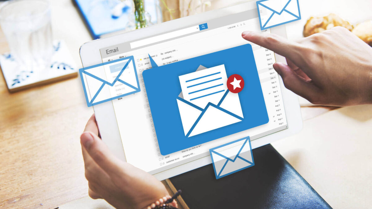 ¿Son estas líneas de asunto de correo electrónico engañosas, redacción inteligente o datos incorrectos en el trabajo?