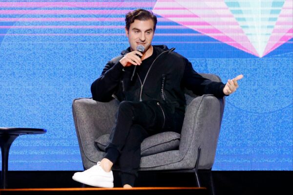 La regla única del CEO de Airbnb, Brian Chesky, para trabajos híbridos remotos