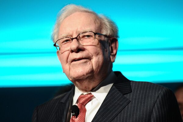Warren Buffett se retira como CEO de Berkshire Hathaway