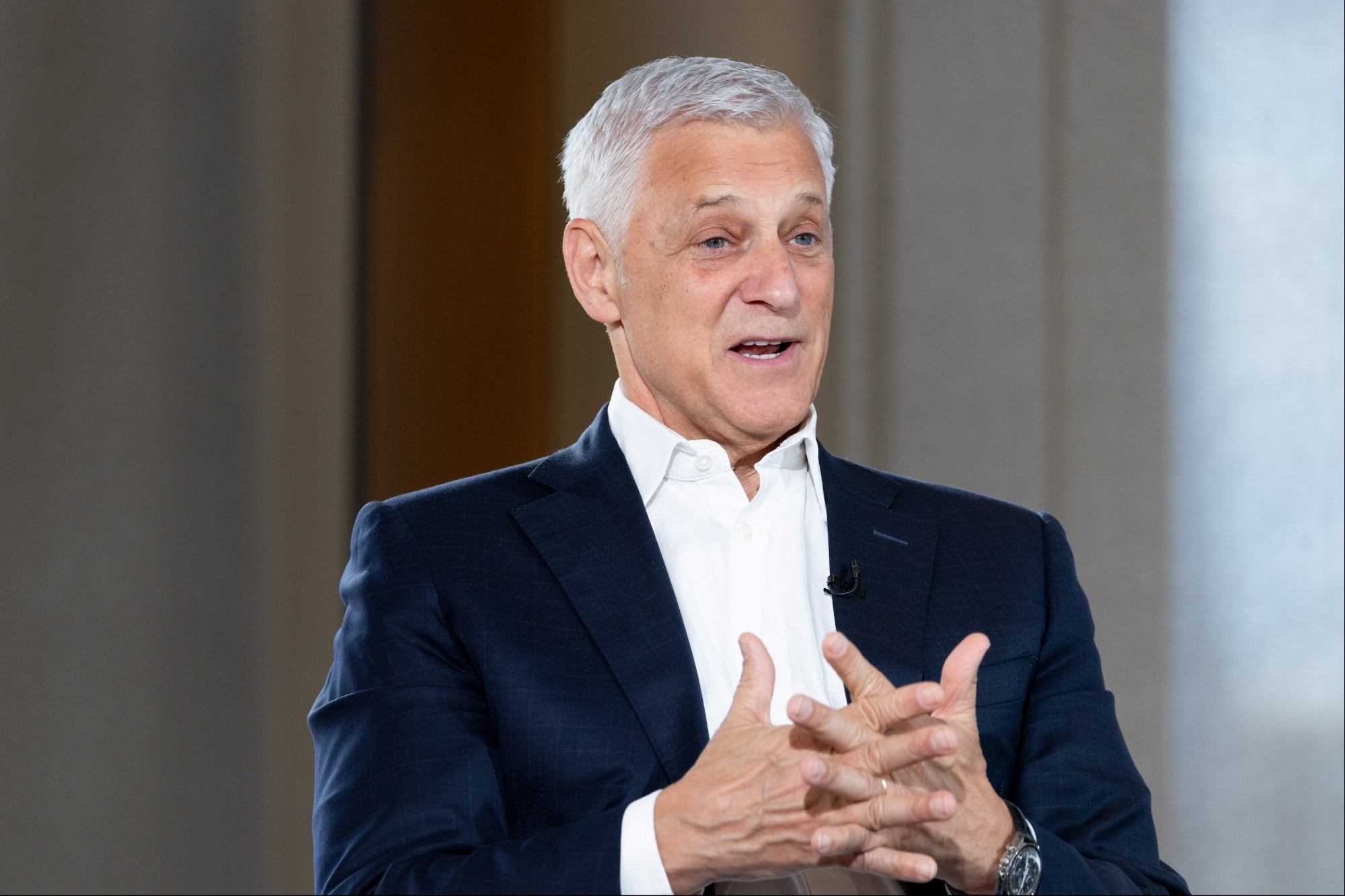 CEO Standard Chartered: Wharton MBA fue una 'pérdida de tiempo'