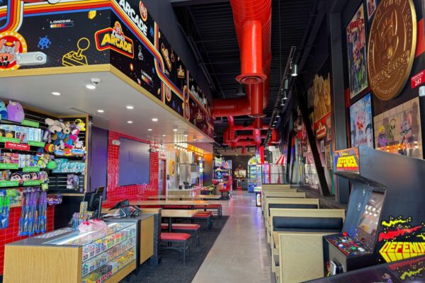 Chuck E. Cheese está abriendo un concepto de arcade para adultos