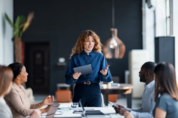 Construya un negocio de miles de millones de dólares sin un equipo de miles de millones de dólares: utilizando esta estrategia de crecimiento eficiente